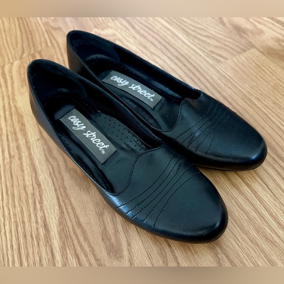 easy street Shoes - Easy Street women’s pumps low heel dress shoes black size 7M